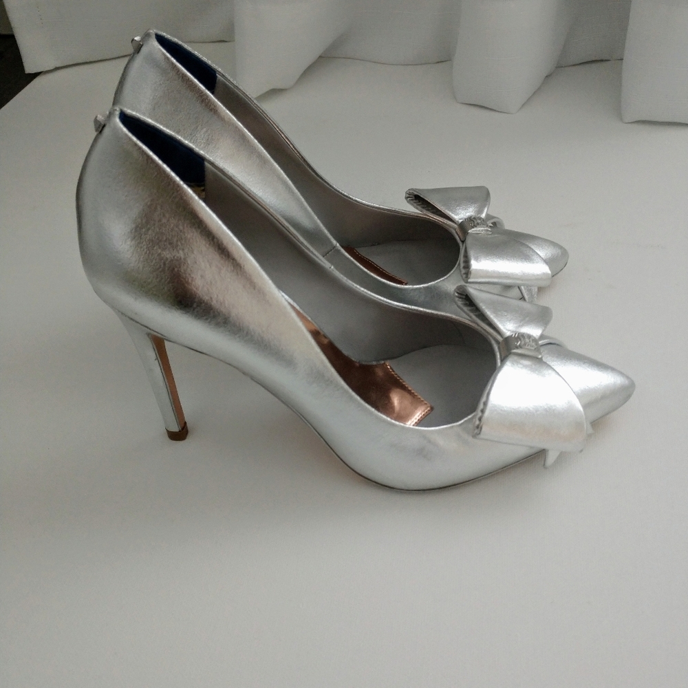 Ted Baker silver bow pumps size 37